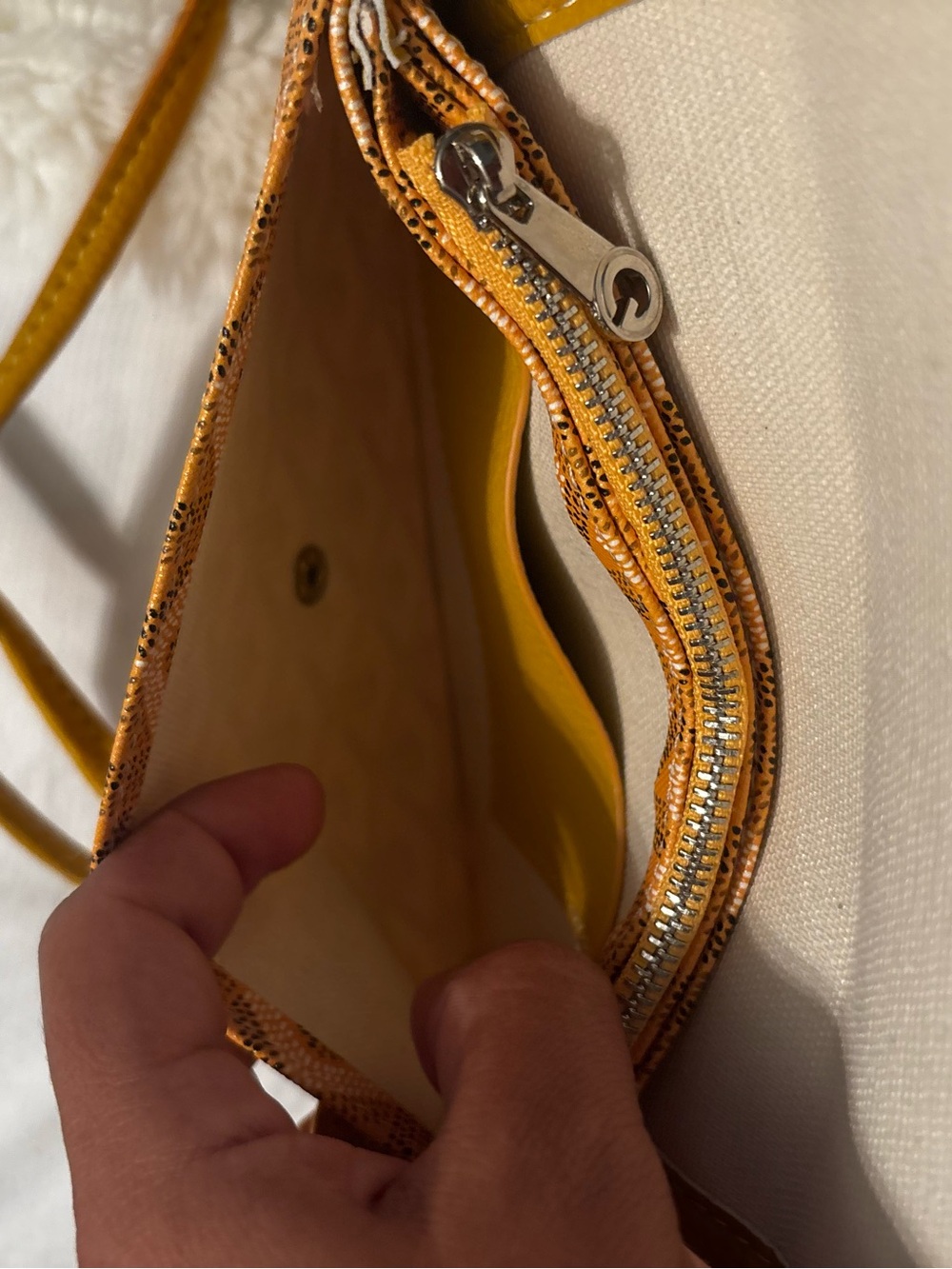 Goyard Yellow Patterned Crossbody Bag - Picture 4 of 5